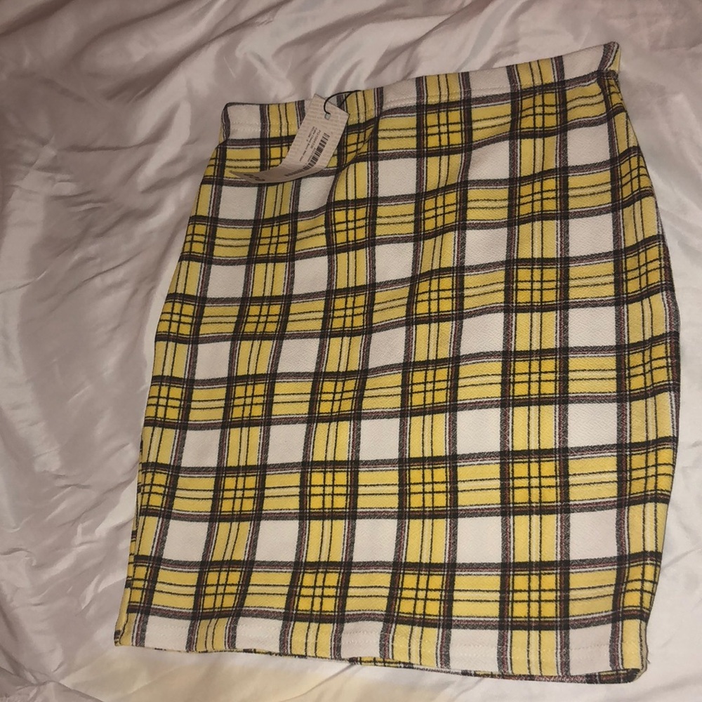 Plaid yellow boohoo skirt